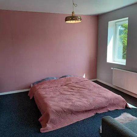 Helt Hus, Med Egen Have Og 4 Sovevaerelser Apartment